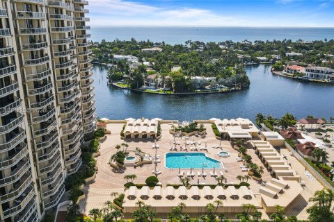 Condo in Aventura, Florida, 2 bedrooms № 2089497 - photo 15