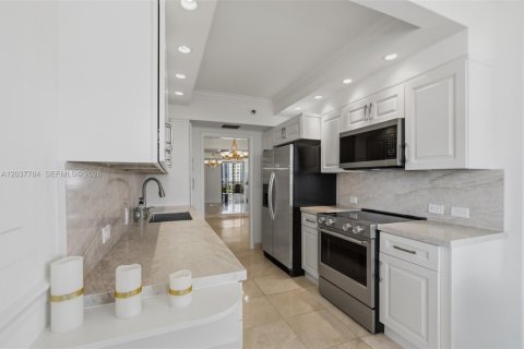 Condo in Aventura, Florida, 2 bedrooms № 2089497 - photo 5