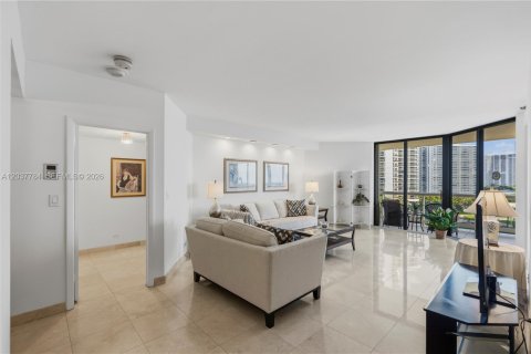 Condo in Aventura, Florida, 2 bedrooms № 2089497 - photo 18