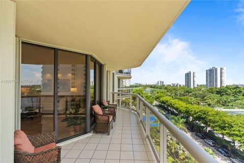 Condo in Aventura, Florida, 2 bedrooms № 2089497 - photo 13
