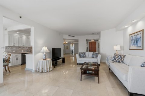 Condo in Aventura, Florida, 2 bedrooms № 2089497 - photo 3