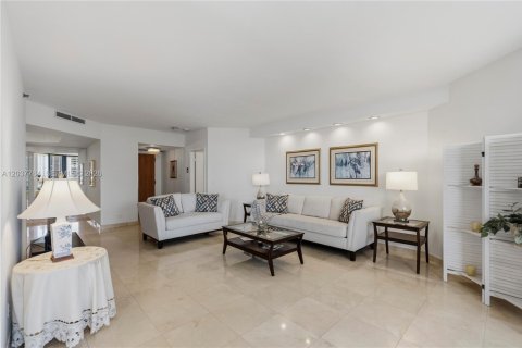 Condo in Aventura, Florida, 2 bedrooms № 2089497 - photo 20