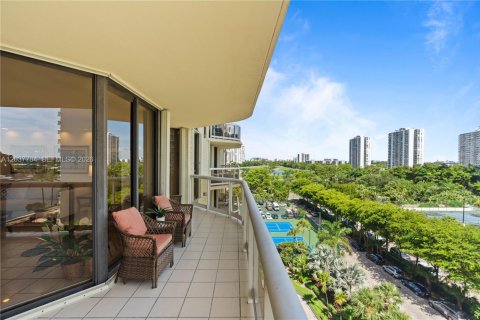 Condo in Aventura, Florida, 2 bedrooms № 2089497 - photo 29