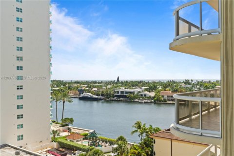 Condo in Aventura, Florida, 2 bedrooms № 2089497 - photo 2