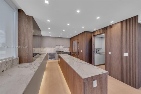 Купить кондоминиум в Холливуд, Флорида 2 спальни, 209.96м2, № 1985791 - фото 15