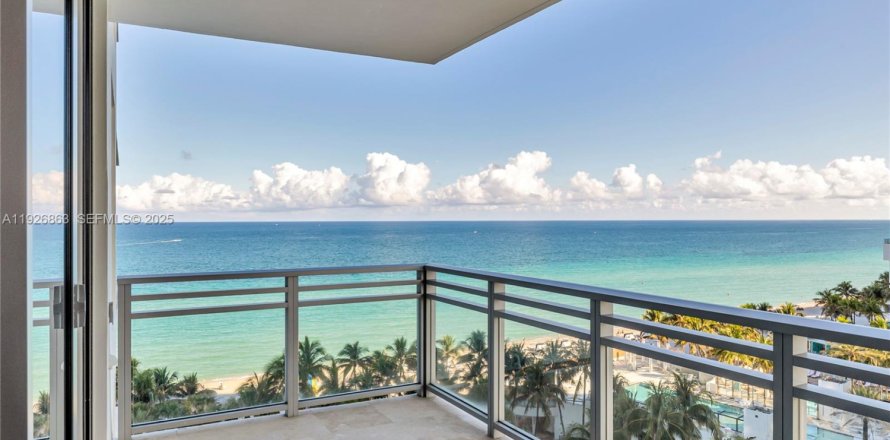 Кондоминиум с 2 спальнями в Холливуд, Флорида № 1985791