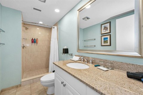 Condo in Palm Harbor, Florida, 2 bedrooms № 2128146 - photo 27