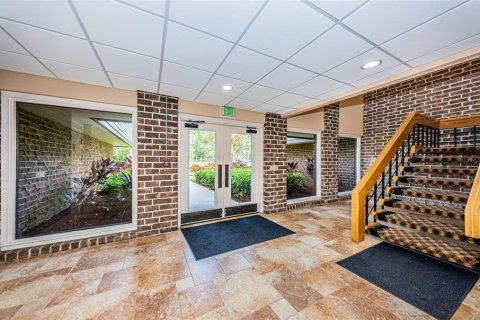 Condo in Palm Harbor, Florida, 2 bedrooms № 2128146 - photo 4