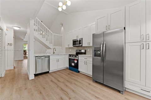 Townhouse in Tamarac, Florida 3 bedrooms, 115.66 sq.m. № 1794797 - photo 1