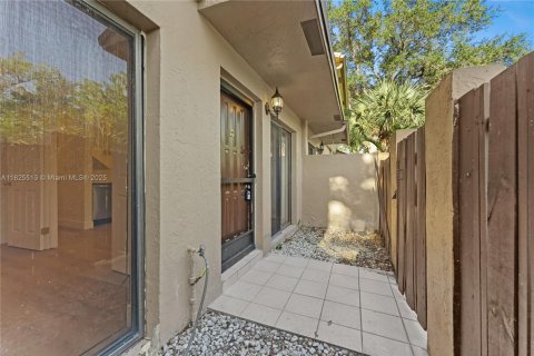 Townhouse in Tamarac, Florida 3 bedrooms, 115.66 sq.m. № 1794797 - photo 26