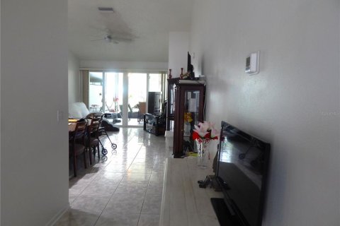 Touwnhouse à vendre à Tampa, Floride: 2 chambres, 101.64 m2 № 1900050 - photo 4