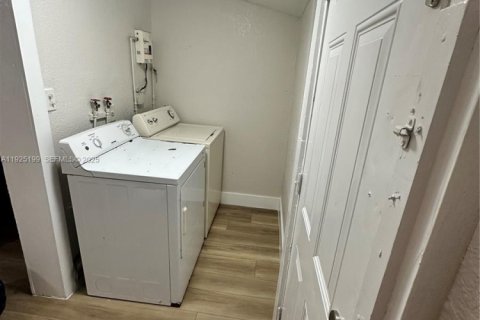 Villa ou maison à louer à Miami, Floride: 4 chambres, 97.36 m2 № 1983777 - photo 15