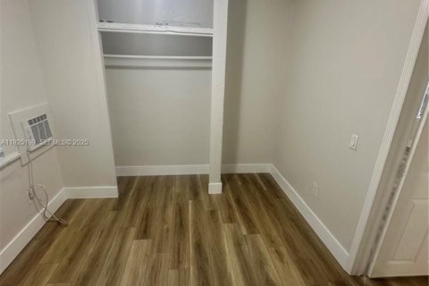 Villa ou maison à louer à Miami, Floride: 4 chambres, 97.36 m2 № 1983777 - photo 11