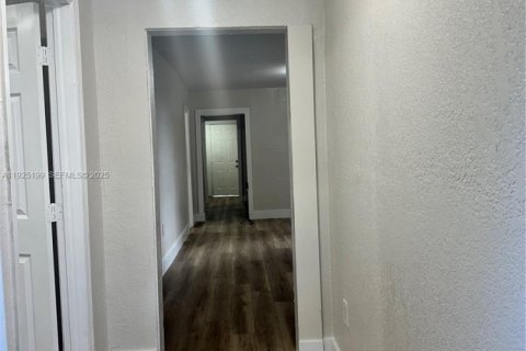 Villa ou maison à louer à Miami, Floride: 4 chambres, 97.36 m2 № 1983777 - photo 5