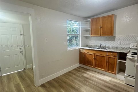 Villa ou maison à louer à Miami, Floride: 4 chambres, 97.36 m2 № 1983777 - photo 14