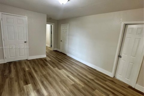 Villa ou maison à louer à Miami, Floride: 4 chambres, 97.36 m2 № 1983777 - photo 21