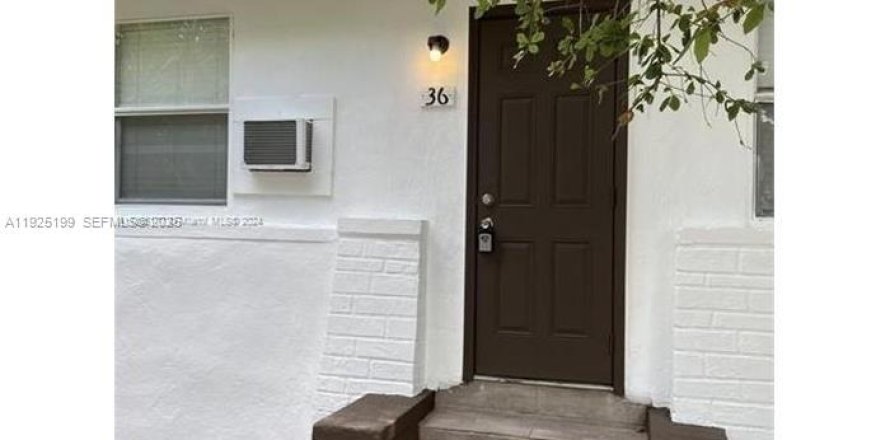 Villa ou maison à Miami, Floride 4 chambres, 97.36 m2 № 1983777