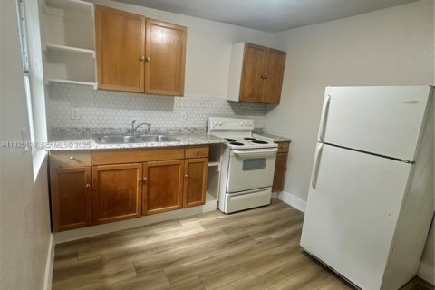 Villa ou maison à louer à Miami, Floride: 4 chambres, 97.36 m2 № 1983777 - photo 13