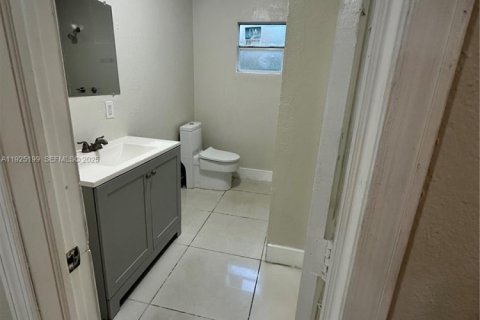 Villa ou maison à louer à Miami, Floride: 4 chambres, 97.36 m2 № 1983777 - photo 17
