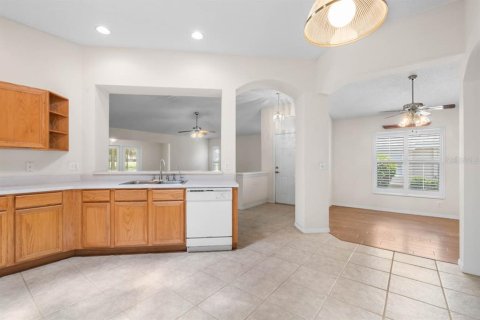 Condo in Sun City Center, Florida, 2 bedrooms  № 2197667 - photo 12
