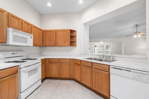 Condo in Sun City Center, Florida, 2 bedrooms  № 2197667 - photo 10