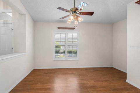 Condo in Sun City Center, Florida, 2 bedrooms  № 2197667 - photo 13