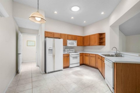 Condo in Sun City Center, Florida, 2 bedrooms  № 2197667 - photo 9