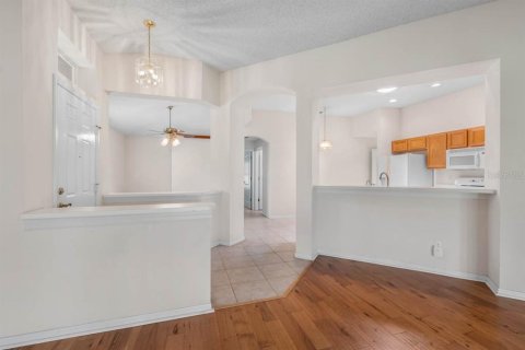 Condo in Sun City Center, Florida, 2 bedrooms  № 2197667 - photo 8