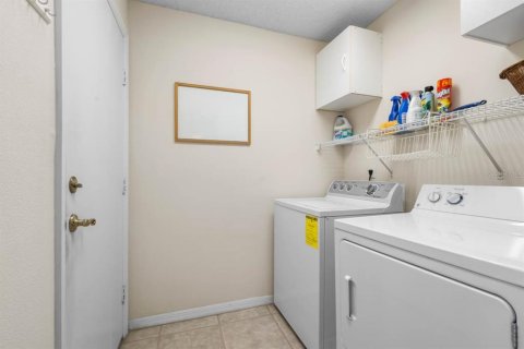 Condo in Sun City Center, Florida, 2 bedrooms  № 2197667 - photo 27
