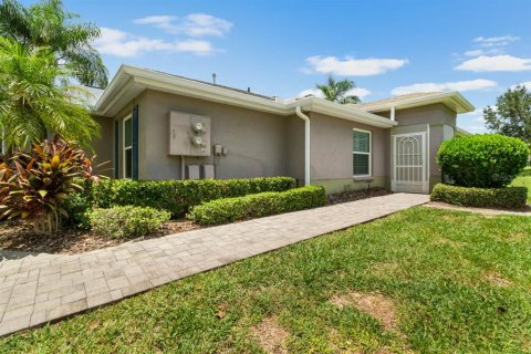Condo in Sun City Center, Florida, 2 bedrooms  № 2197667 - photo 5