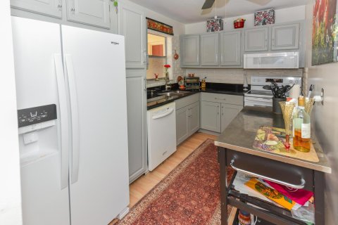 Купить кондоминиум в Уэст-Палм-Бич, Флорида 5 комнат, 82.5м2, № 2084165 - фото 9