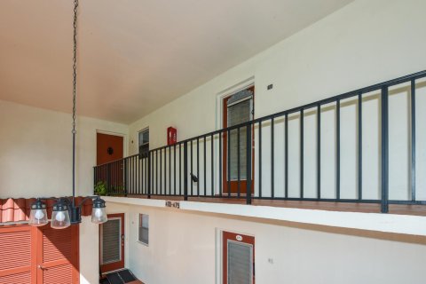 Купить кондоминиум в Уэст-Палм-Бич, Флорида 5 комнат, 82.5м2, № 2084165 - фото 28