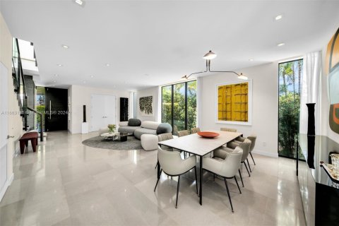 House in Miami Beach, Florida 5 bedrooms, 420.29 sq.m. № 1594929 - photo 7