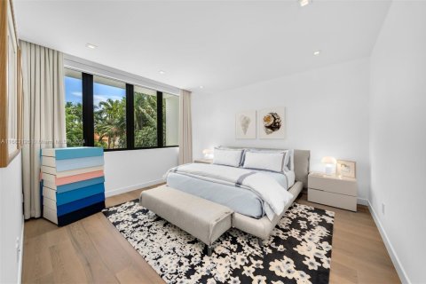 House in Miami Beach, Florida 5 bedrooms, 420.29 sq.m. № 1594929 - photo 30