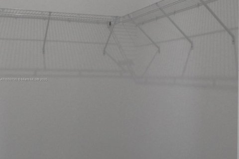 Villa ou maison à louer à Miami, Floride: 4 chambres, 240.25 m2 № 1981662 - photo 15