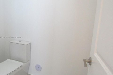 Villa ou maison à louer à Miami, Floride: 4 chambres, 240.25 m2 № 1981662 - photo 11