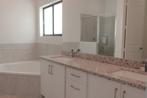 Villa ou maison à louer à Miami, Floride: 4 chambres, 240.25 m2 № 1981662 - photo 10