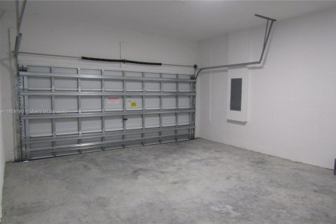 Villa ou maison à louer à Miami, Floride: 4 chambres, 240.25 m2 № 1981662 - photo 22