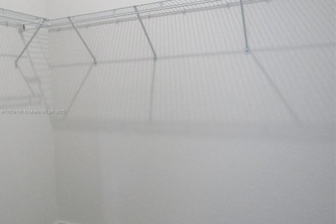 Villa ou maison à louer à Miami, Floride: 4 chambres, 240.25 m2 № 1981662 - photo 14