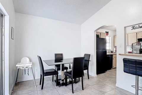 Villa ou maison à vendre à Kissimmee, Floride: 2 chambres, 123.56 m2 № 2394338 - photo 11