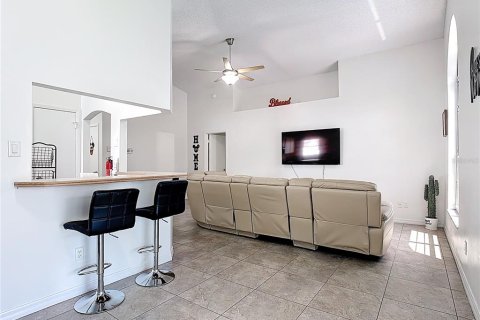 Villa ou maison à vendre à Kissimmee, Floride: 2 chambres, 123.56 m2 № 2394338 - photo 10
