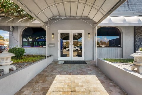Commercial property in Sunrise, Florida № 2081255 - photo 2