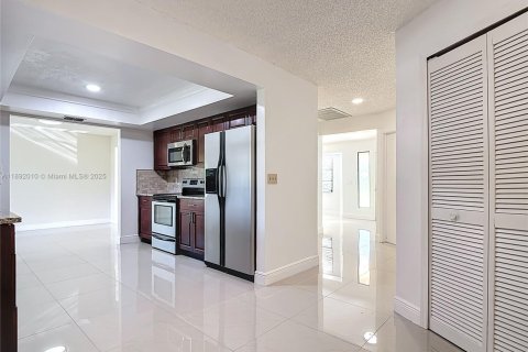 House in Lehigh Acres, Florida 3 bedrooms, 155.43 sq.m. № 1944154 - photo 30