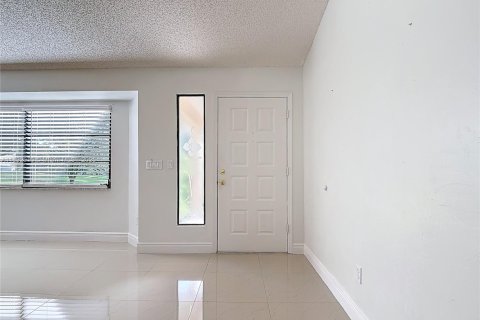 House in Lehigh Acres, Florida 3 bedrooms, 155.43 sq.m. № 1944154 - photo 11