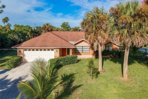 House in Lehigh Acres, Florida 3 bedrooms, 155.43 sq.m. № 1944154 - photo 8