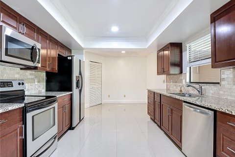 House in Lehigh Acres, Florida 3 bedrooms, 155.43 sq.m. № 1944154 - photo 24