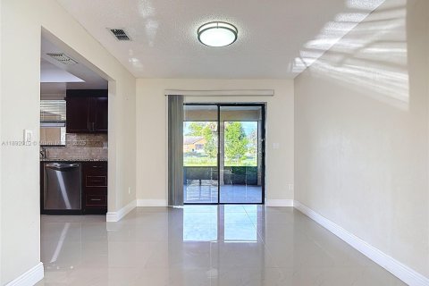 House in Lehigh Acres, Florida 3 bedrooms, 155.43 sq.m. № 1944154 - photo 19