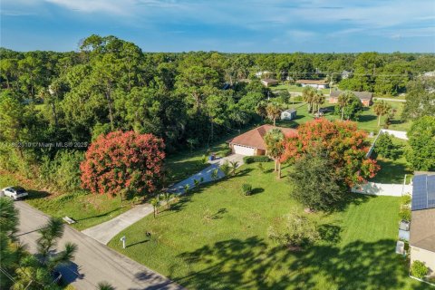 House in Lehigh Acres, Florida 3 bedrooms, 155.43 sq.m. № 1944154 - photo 4
