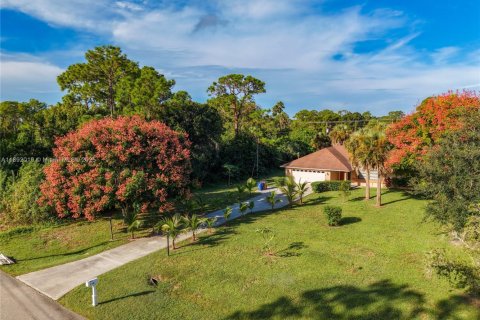 House in Lehigh Acres, Florida 3 bedrooms, 155.43 sq.m. № 1944154 - photo 7