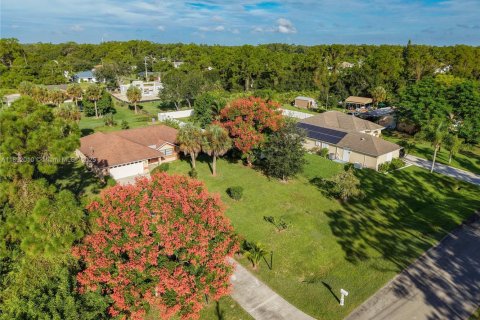 House in Lehigh Acres, Florida 3 bedrooms, 155.43 sq.m. № 1944154 - photo 2